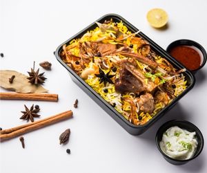 Muton biryani serve 1 to 2